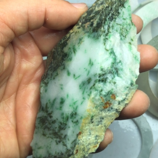 翡翠未镶嵌颈饰裸石