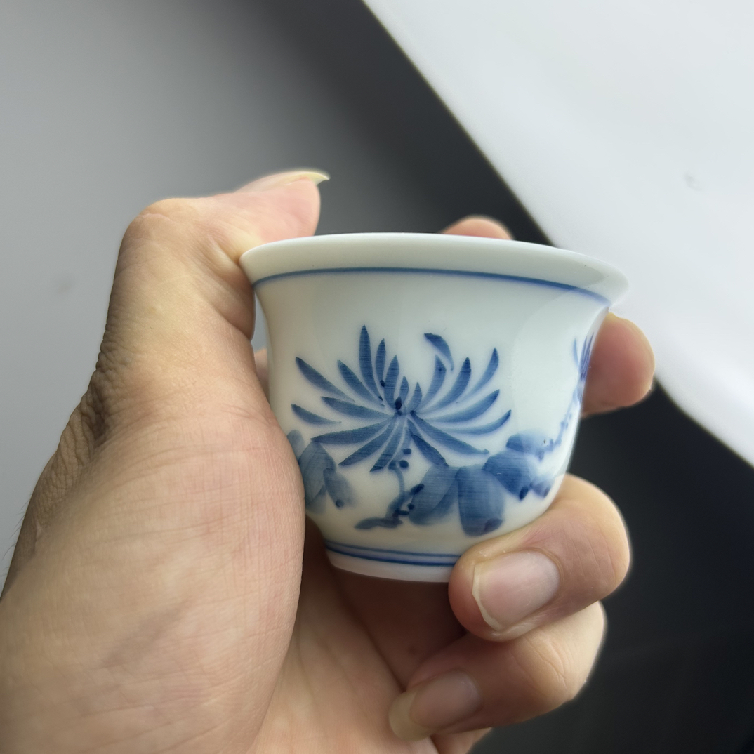 景德镇青花釉下彩菊花主人杯