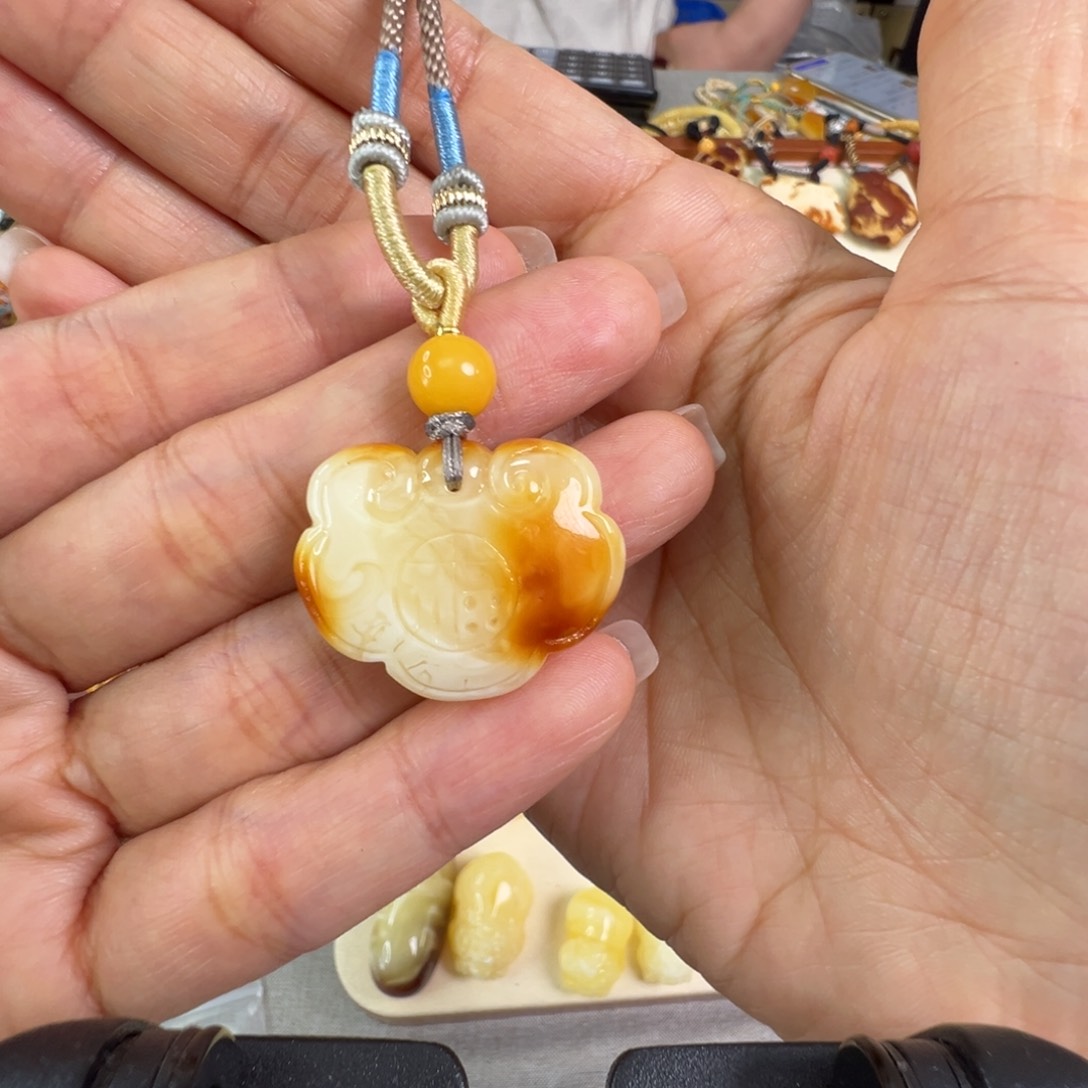 蜜蜡裸石未镶嵌蜜蜡