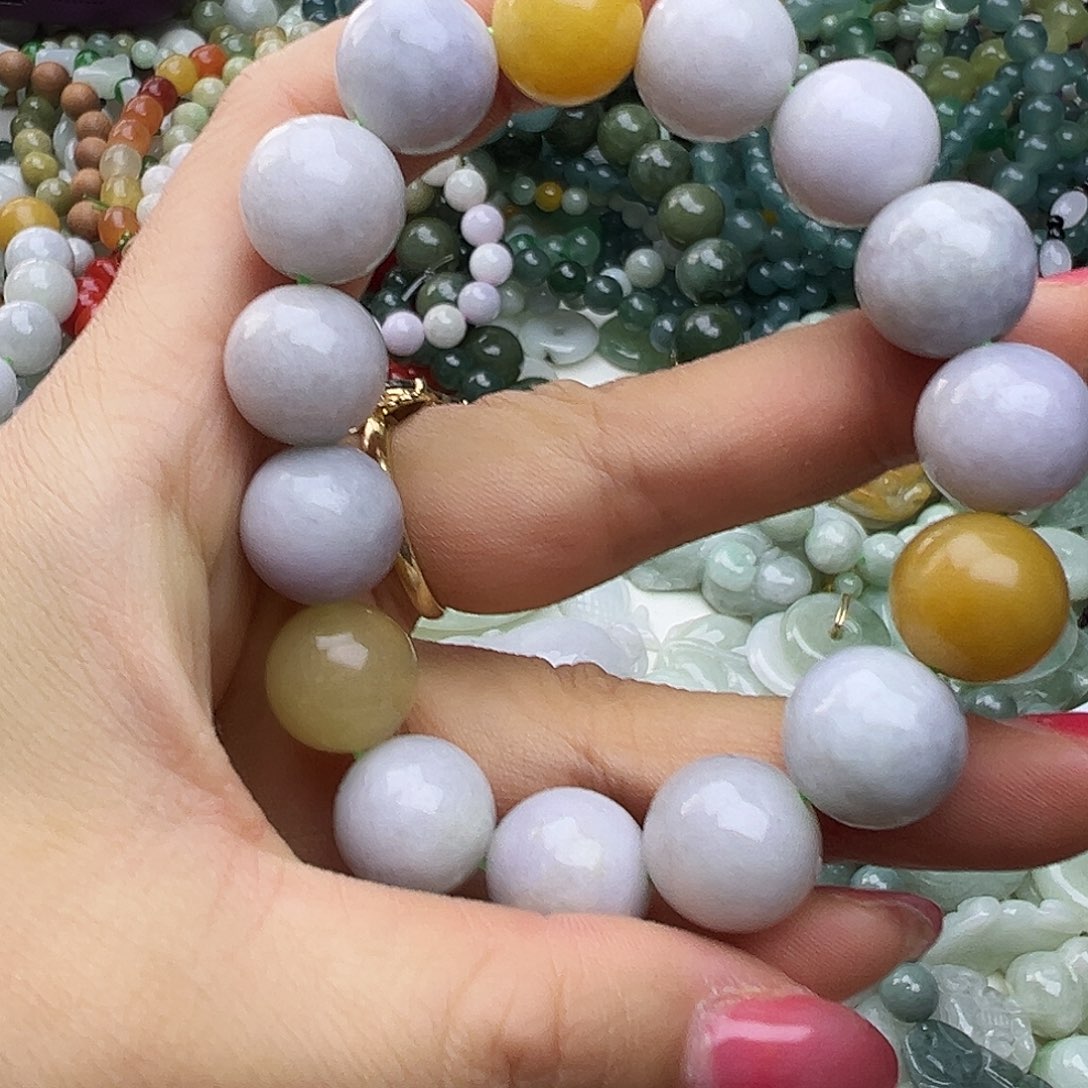 翡翠未镶嵌颈饰富贵