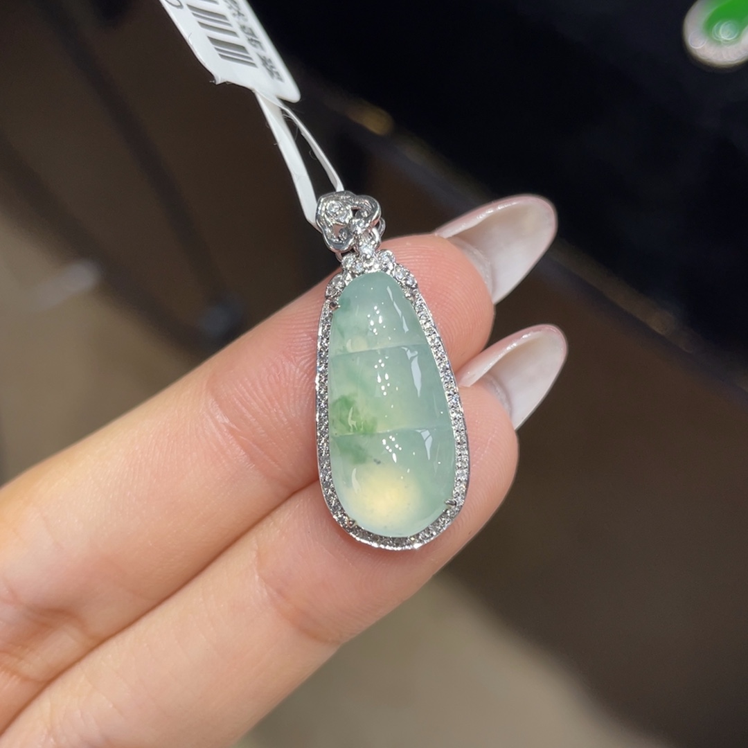 翡翠颈饰18K金镶嵌L****g天然缅甸翡翠a货