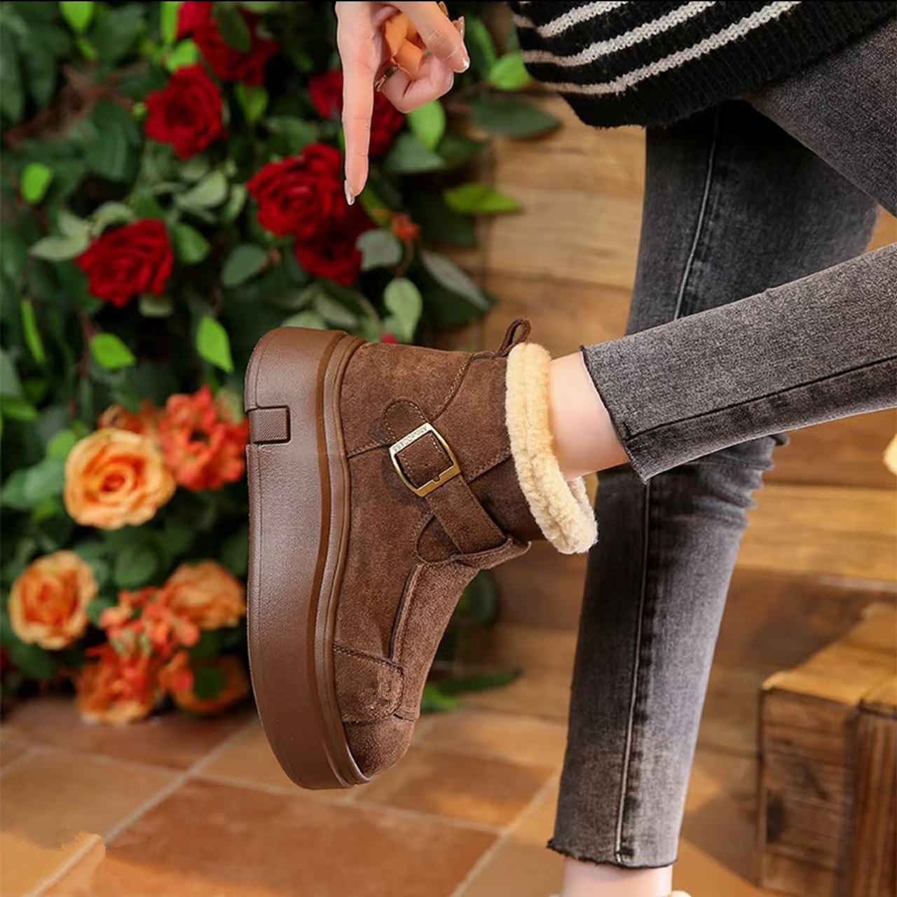 035断码女鞋时尚百搭圆头加绒加厚保暖冬季女短靴厚底平底短筒