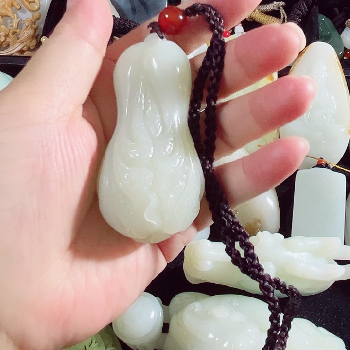 和田玉（糖玉）未镶嵌把件