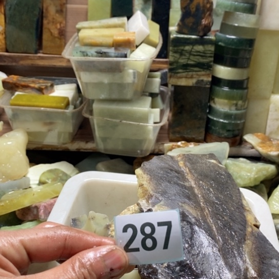 【闪购商品】未镶嵌蛇纹石玉珠宝玉器钱**锦