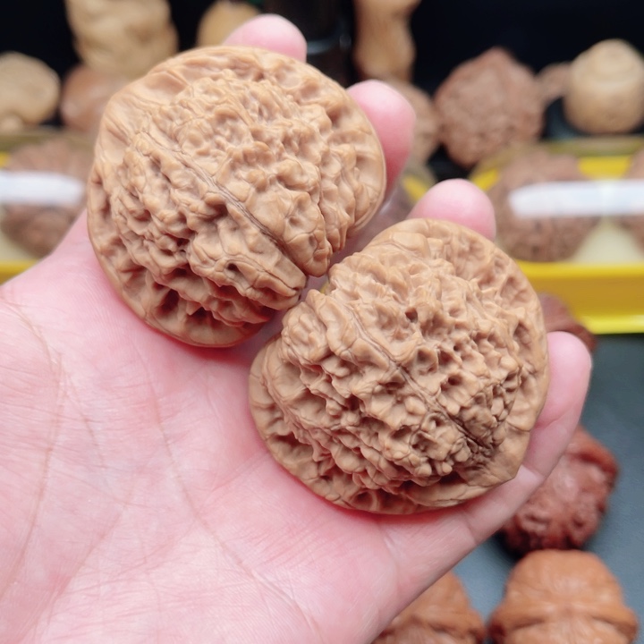 文玩核桃把件麒麟纹官帽51×44×44 