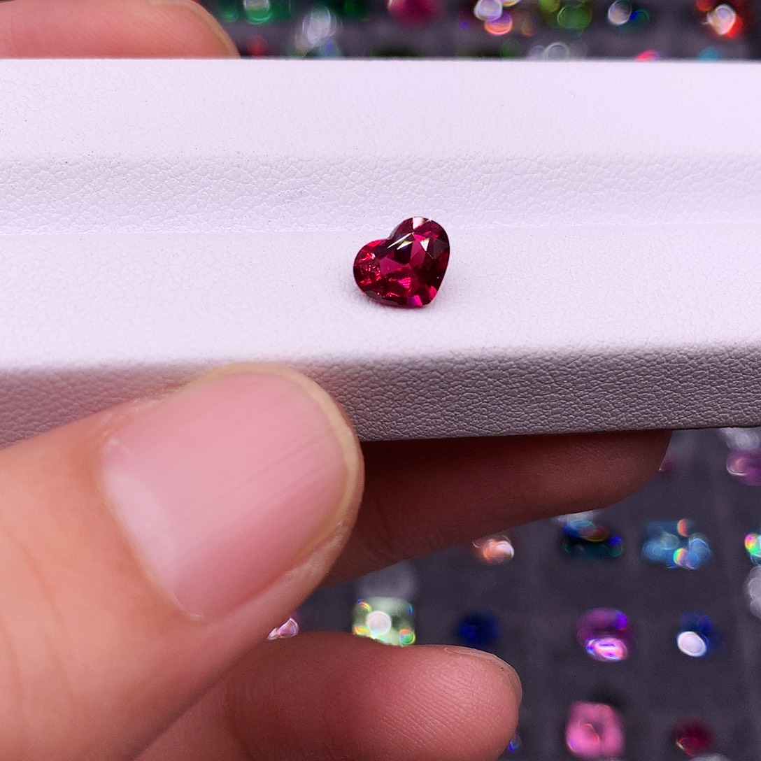 红宝石裸石未镶嵌