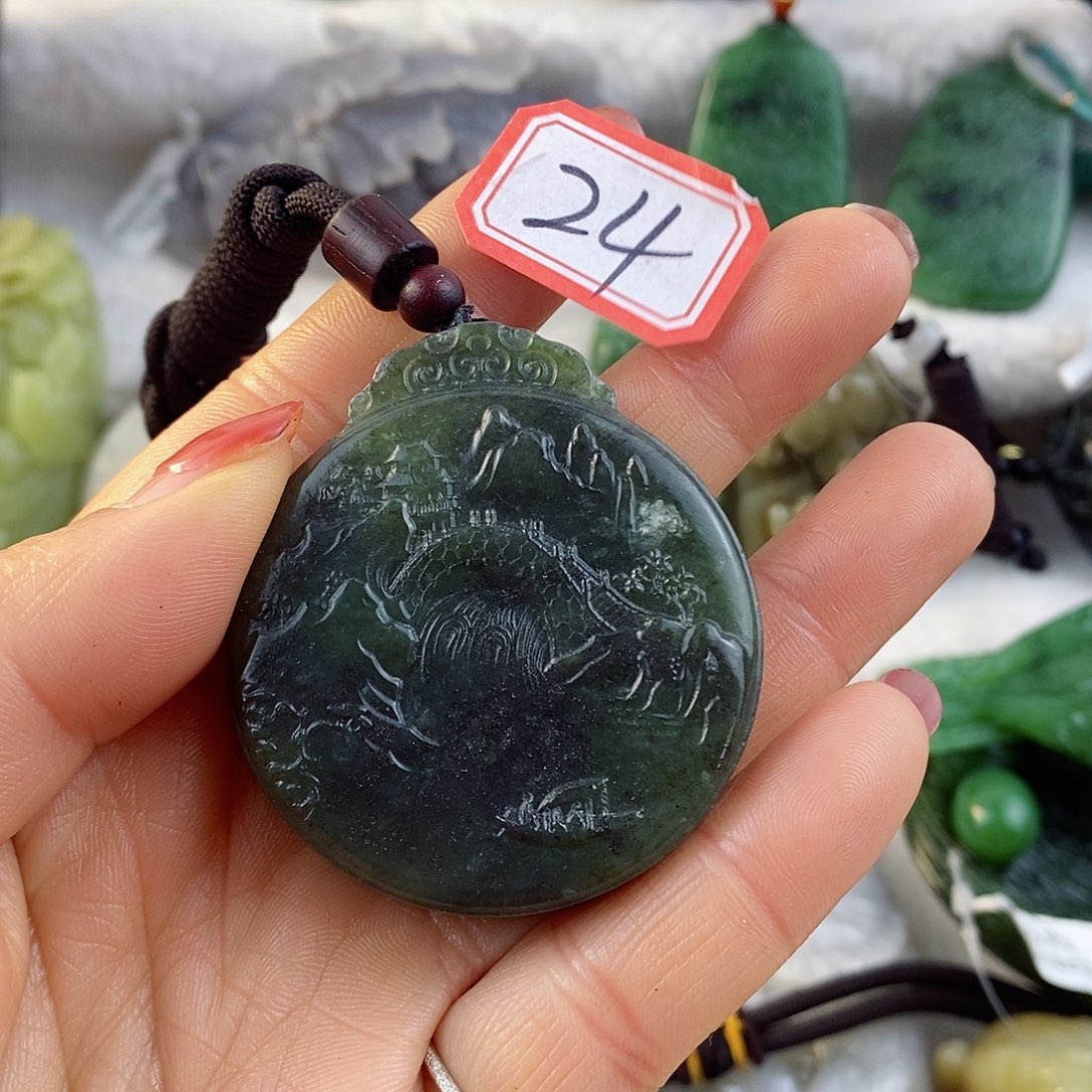 和田玉（糖玉）颈饰未镶嵌