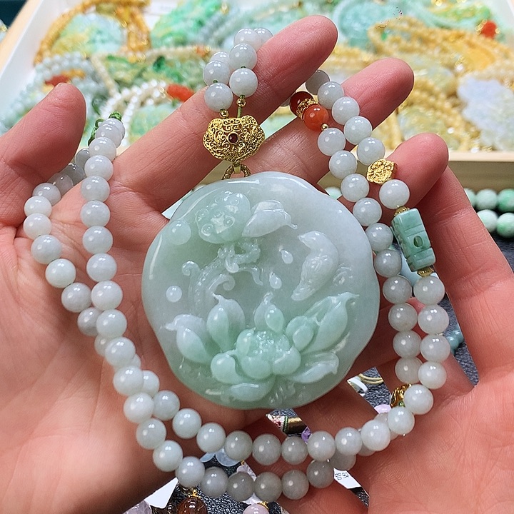 翡翠颈饰未镶嵌吊坠