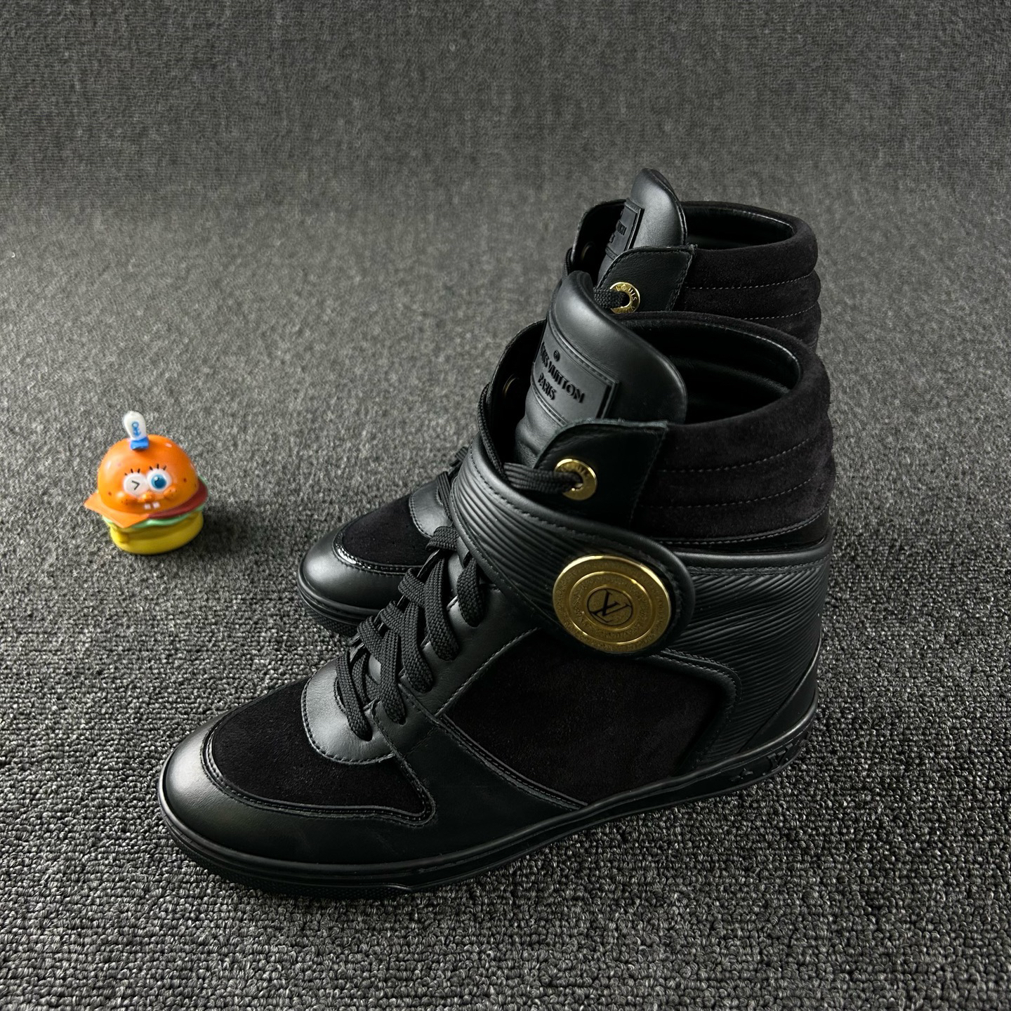 95新 LouisVuitton/路易威登 黑色休闲鞋35.5码 HB5261 