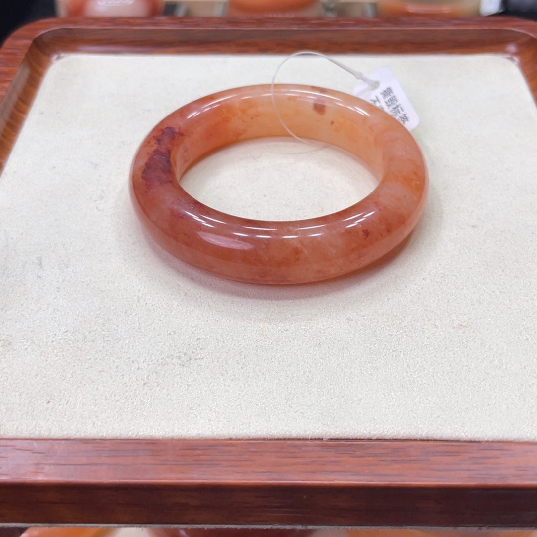 未镶嵌手镯石英岩玉