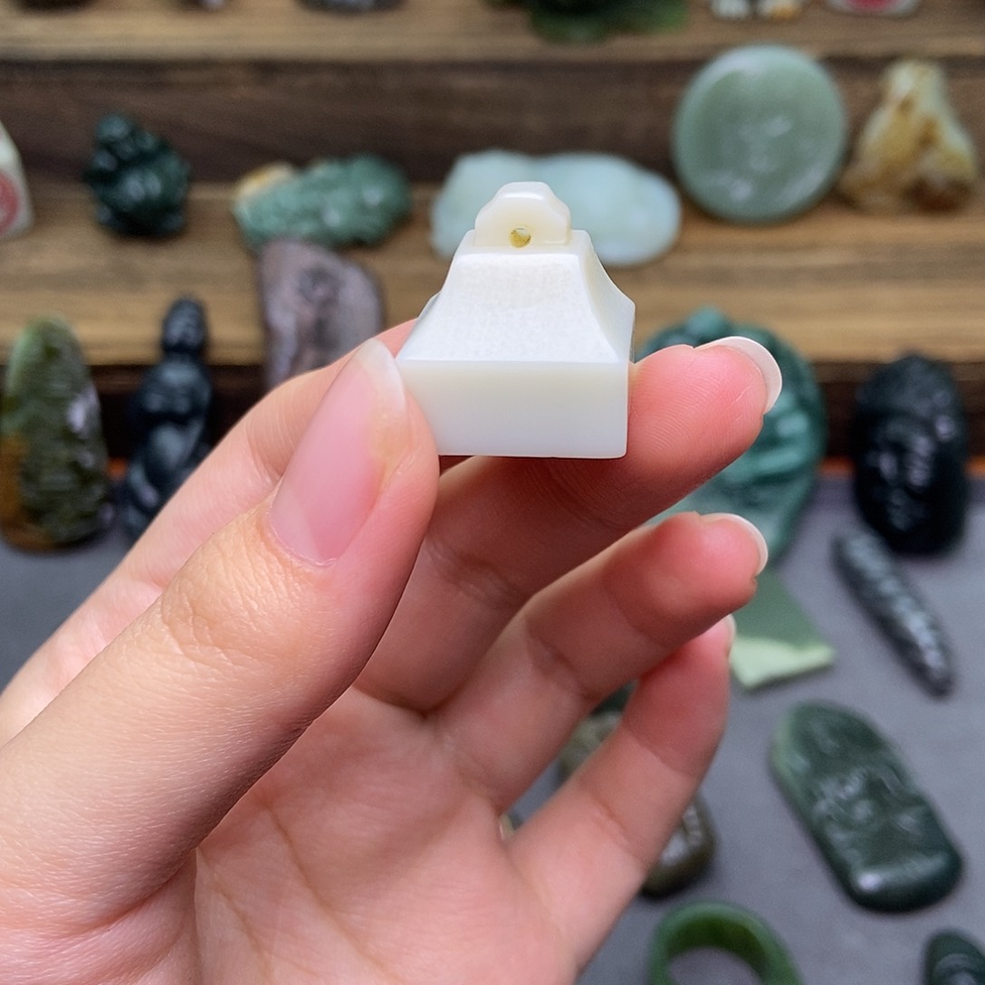 颈饰未镶嵌和田玉