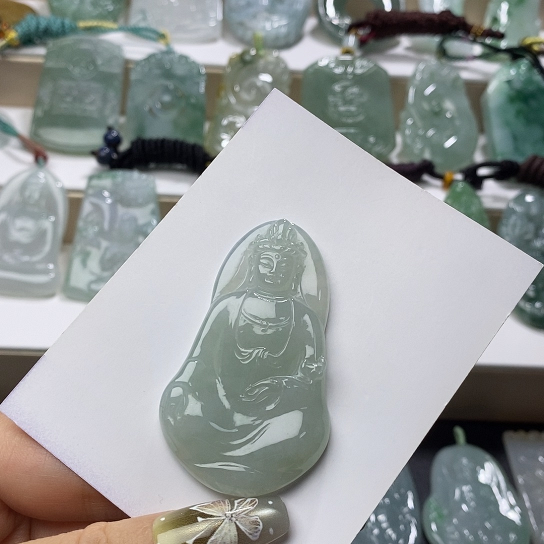 翡翠未镶嵌颈饰素衣观音