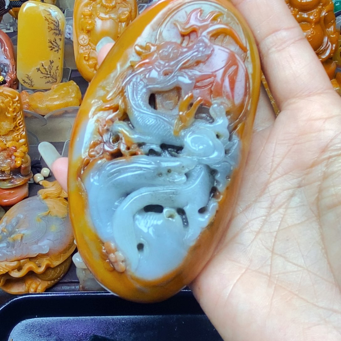 石英质玉（黄龙玉）未镶嵌颈饰