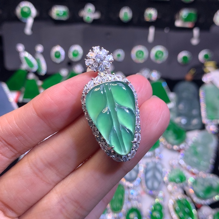 【闪购商品】翡翠吊坠(不含链)银S925镶嵌天然翡翠