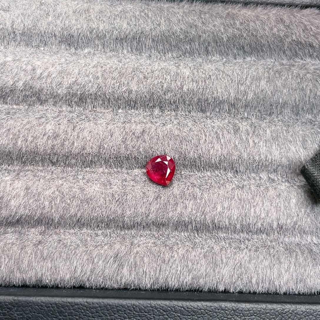 红宝石裸石未镶嵌1.03ct鸽血红