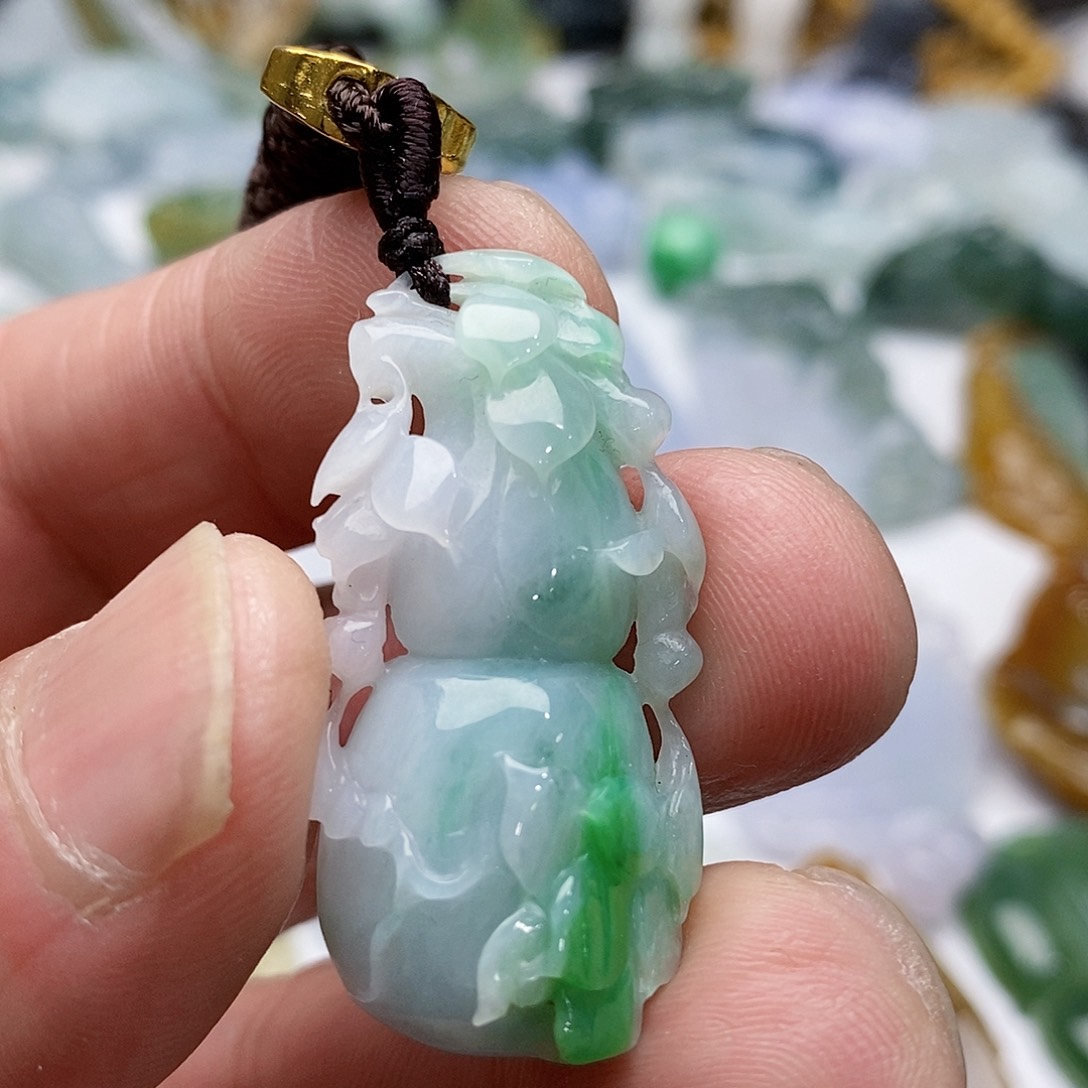 翡翠颈饰未镶嵌葫芦