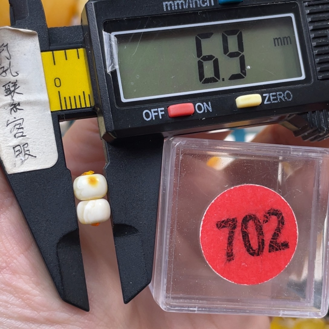 蜜蜡未镶嵌珠宝奇石