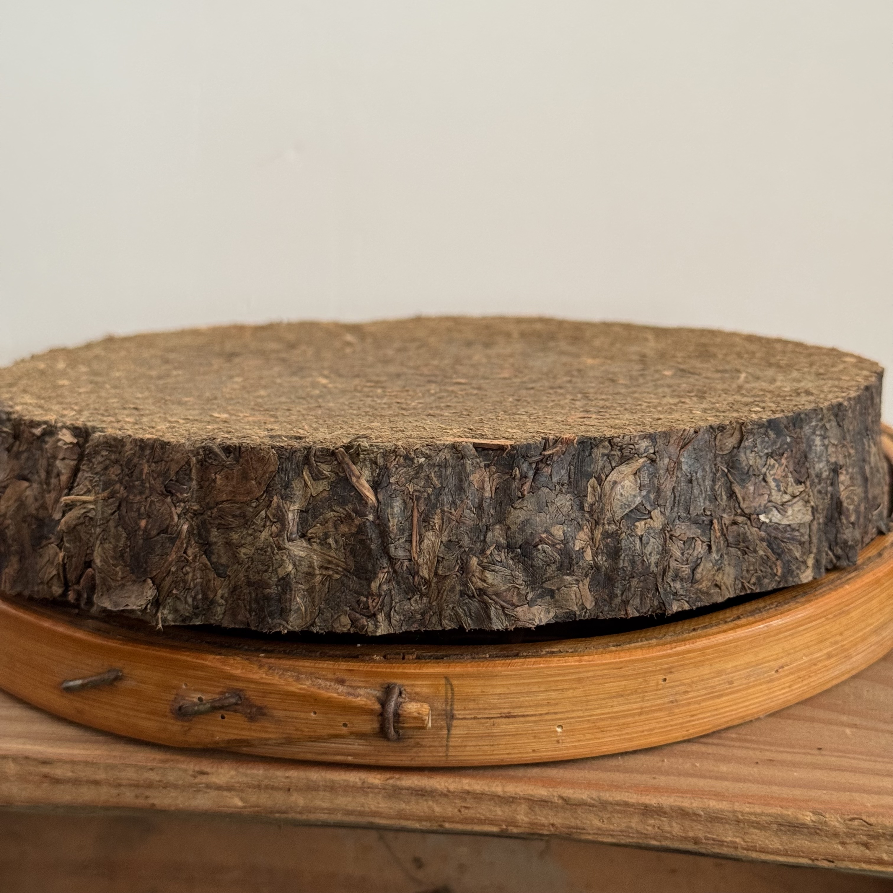 【微瑕疵】安化黑茶2015年大峰山林间一级千两饼