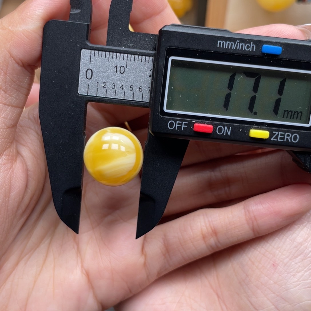 未镶嵌琥珀珠宝奇石