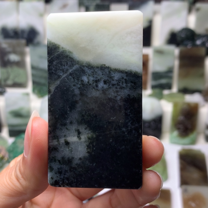 独山玉未镶嵌颈饰