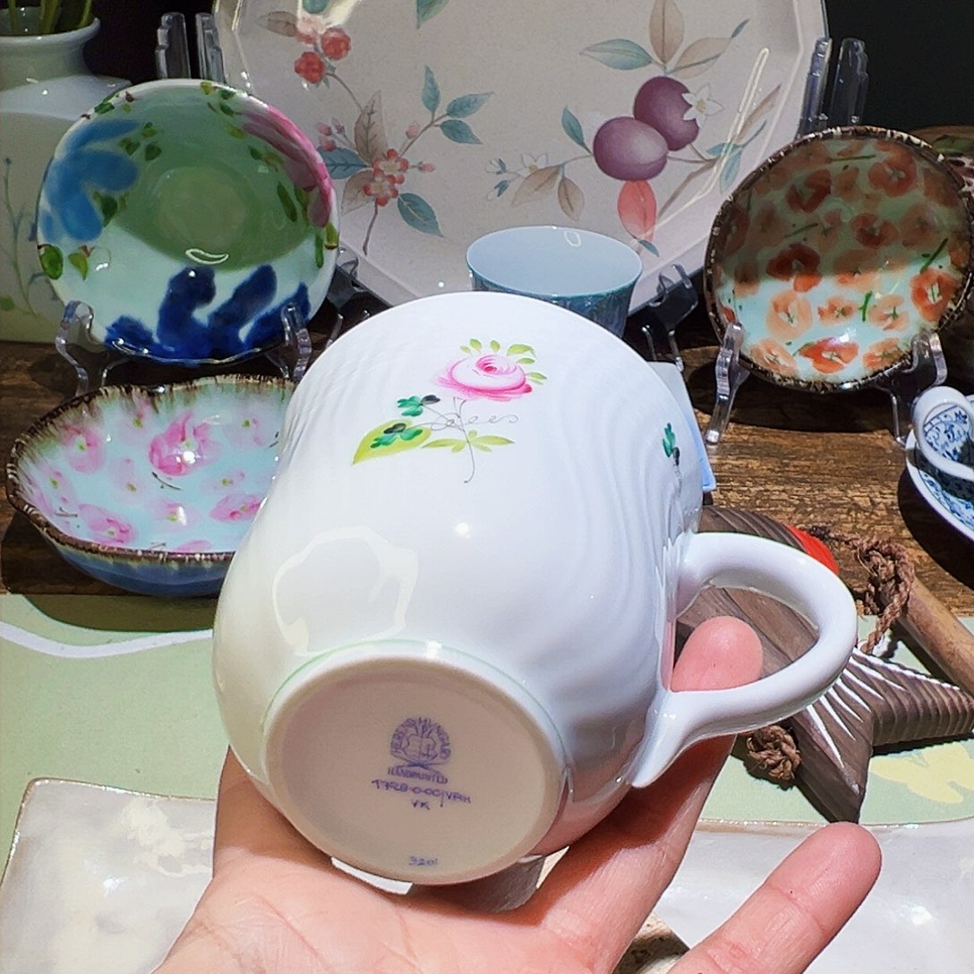 咖啡杯和咖啡杯两块五包