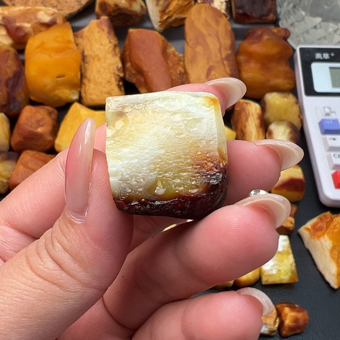 R***t定制琥珀未镶嵌蜜蜡