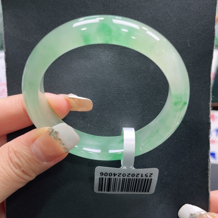 石英质玉（非洲翠）未镶嵌手镯