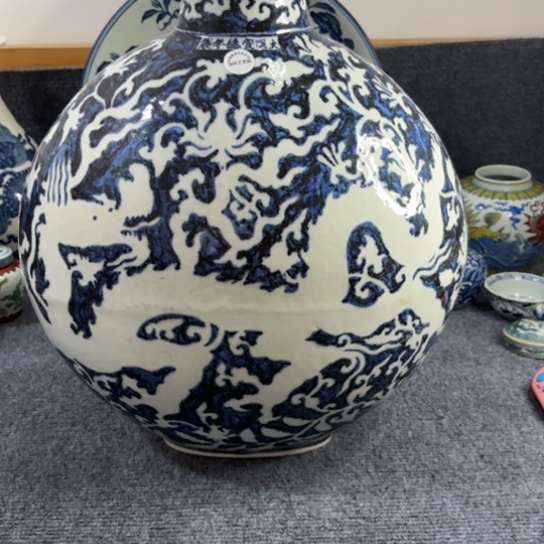 敷***生一个缠枝花卉留白龙纹报月瓶