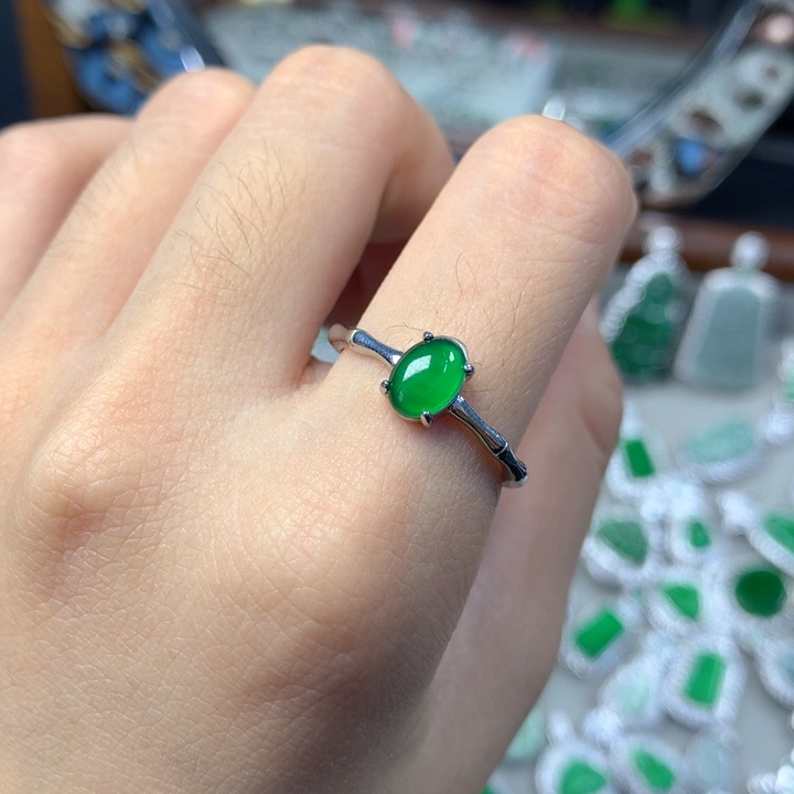 翡翠未镶嵌戒指戒指