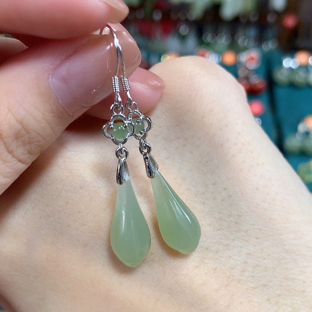 和田玉银S925镶嵌耳饰玉兰花卡19+左右