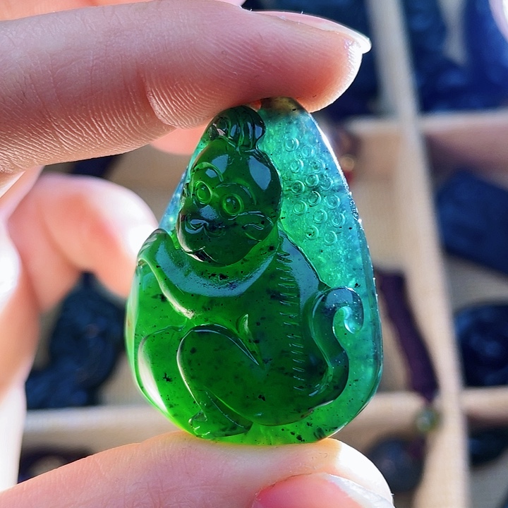 蛇纹石玉未镶嵌挂件