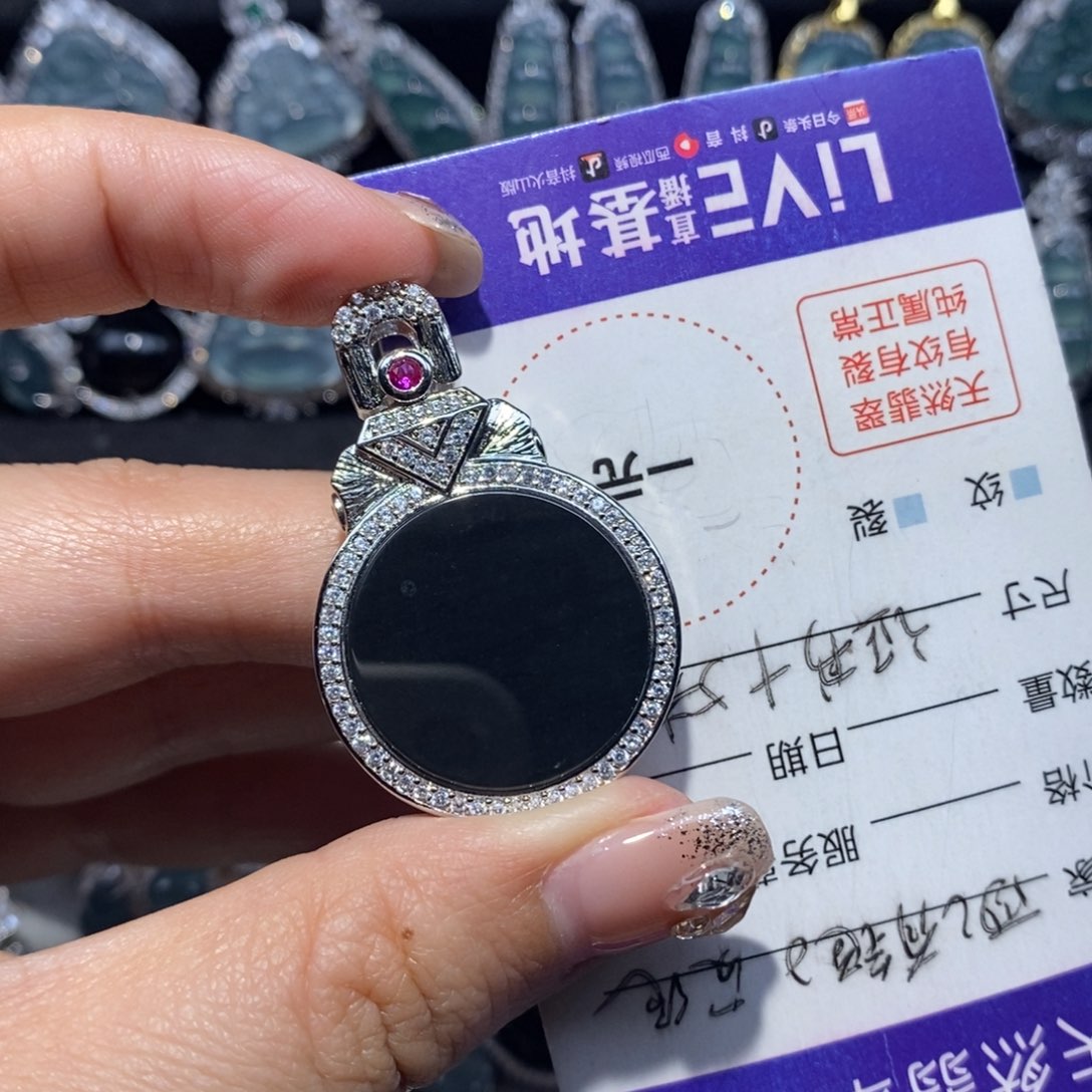 翡翠颈饰未镶嵌翡翠