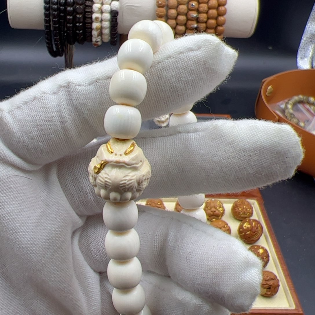 猴头核桃吊坠文泰