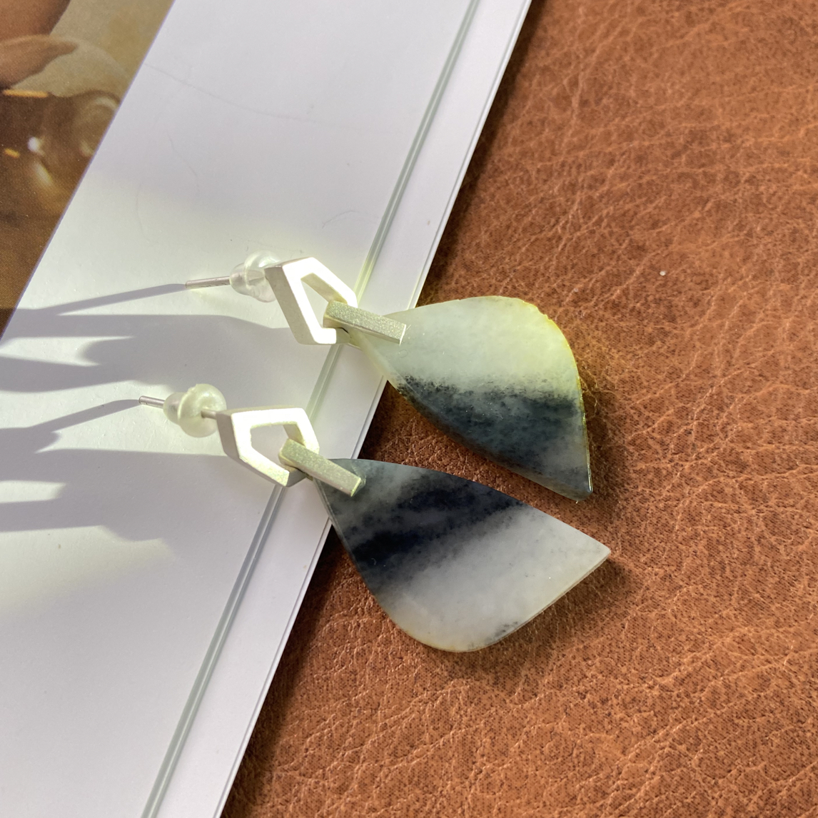 【黛雪】新疆和田玉青花料耳饰