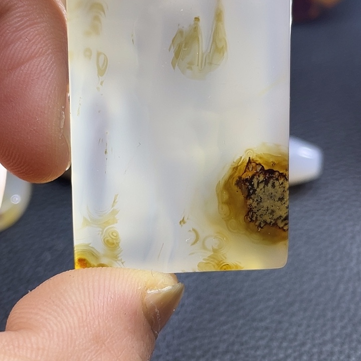 花***仕玛瑙/玉髓未镶嵌颈饰