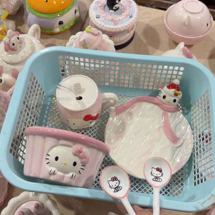 紫砂在外面吃了饭在回你电话