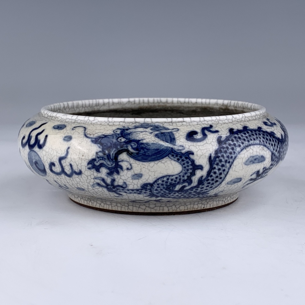lot 30309 清中晚期 浆胎青花赶珠龙纹铴锣洗