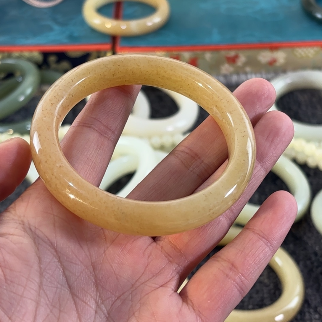 寻***草和田玉（糖玉）未镶嵌颈饰