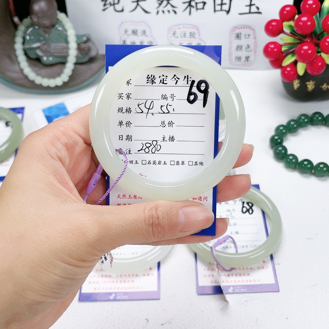 和田玉手镯未镶嵌