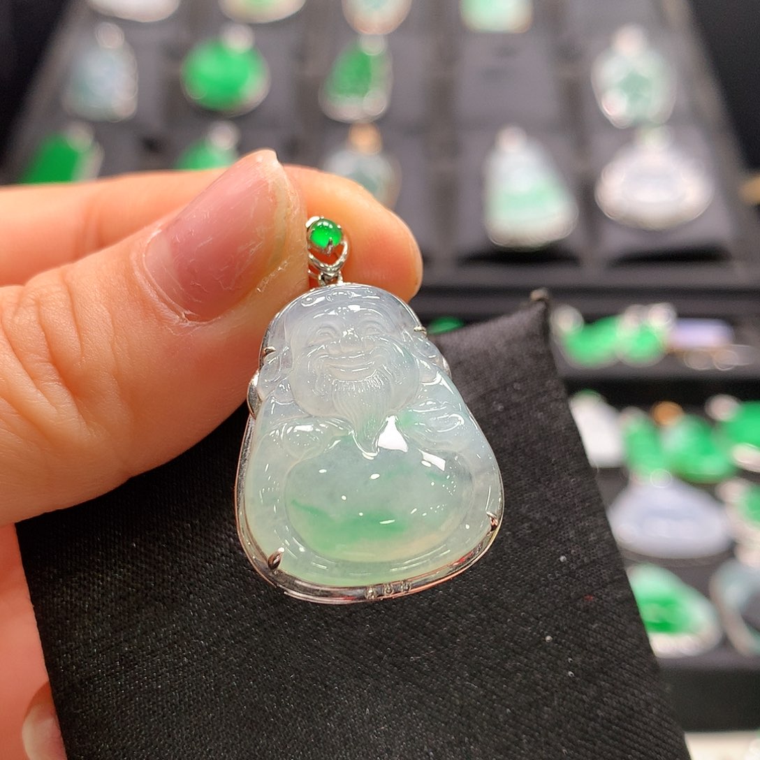 翡翠18K金镶嵌颈饰财神爷