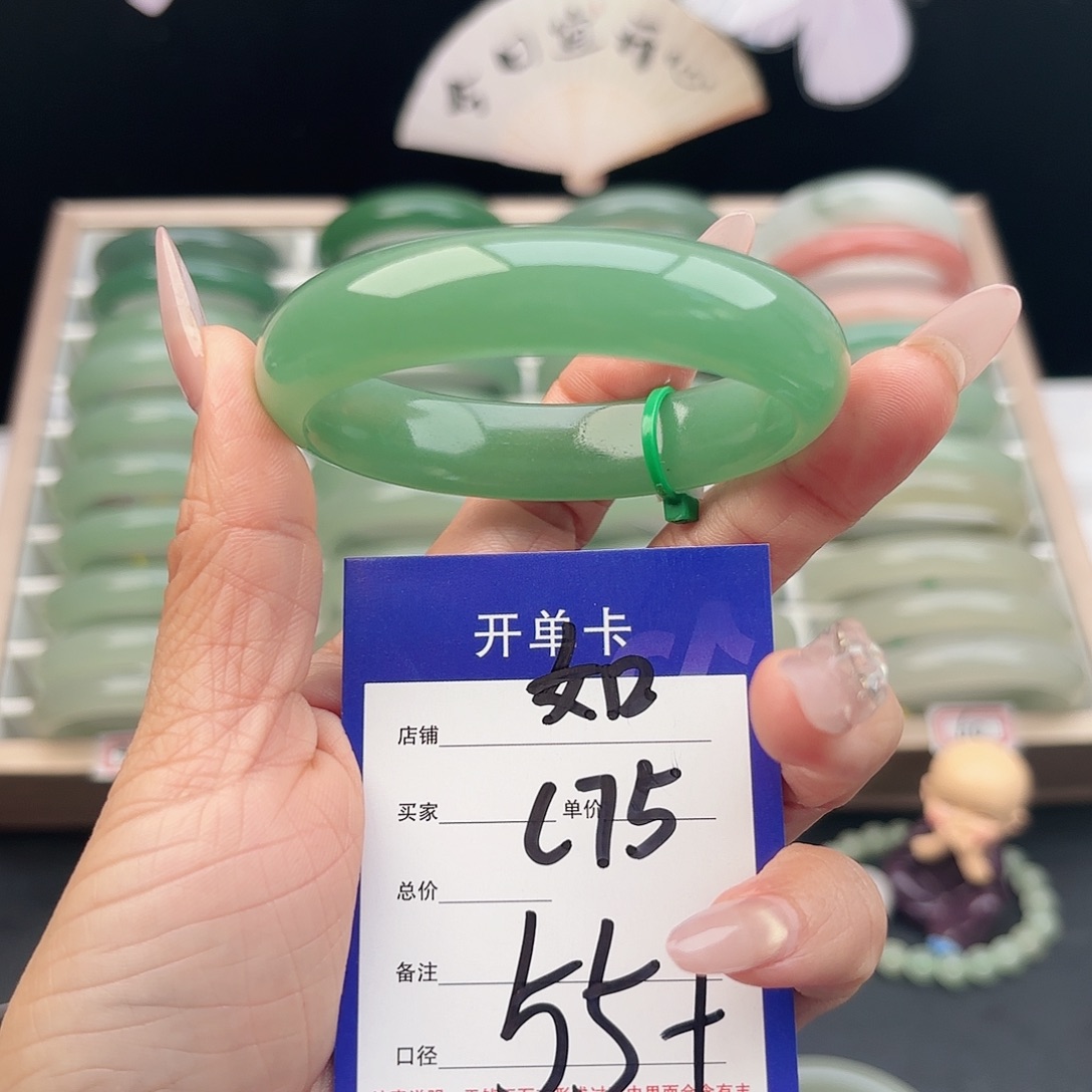 D***o石英质玉未镶嵌手镯