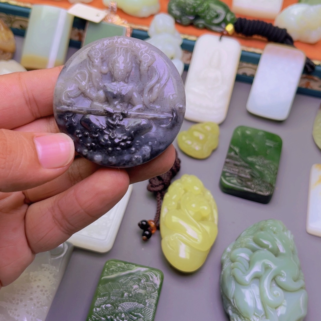 和田玉未镶嵌颈饰