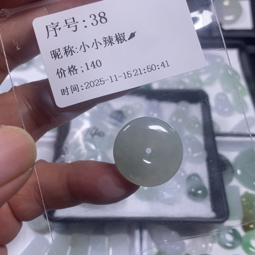 【闪购商品】吊坠(不含链)未镶嵌翡翠小***?