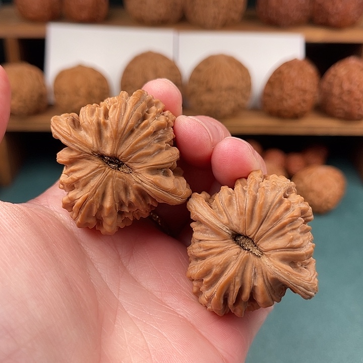 文玩核桃把件43尺平谷四座楼三角桩