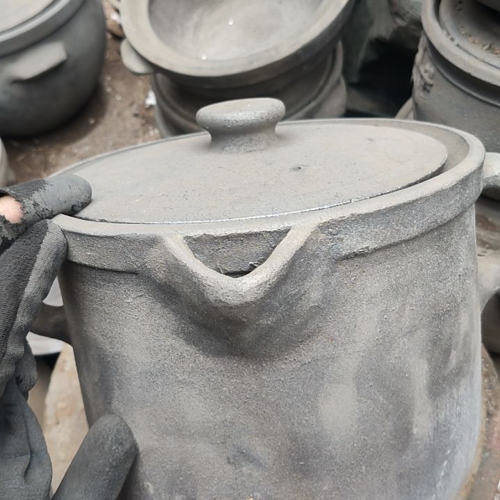 白鳝泥7号8升库存锅微瑕锅无质保（荥经黑沙砂锅）