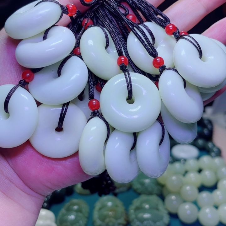 蛇纹石玉未镶嵌颈饰多样性发货