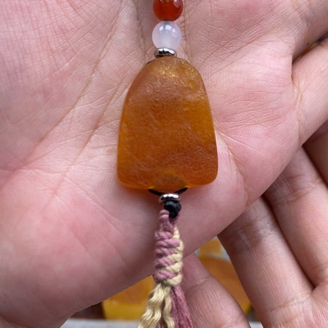 琥珀吊坠(赠链)未镶嵌