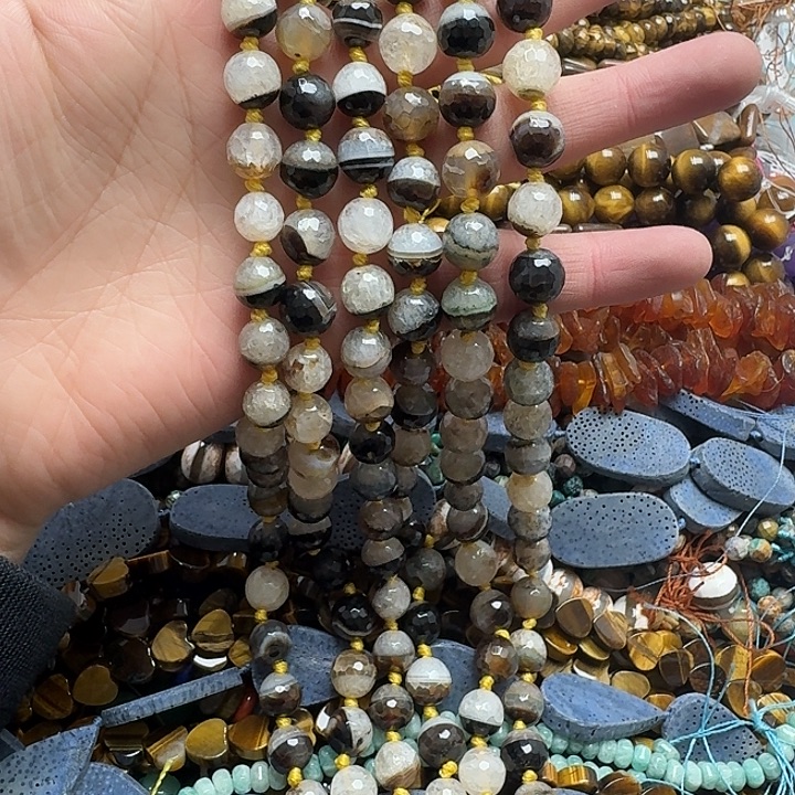 玛瑙/玉髓未镶嵌珠宝半成品一条10mm水晶玛瑙切面共生