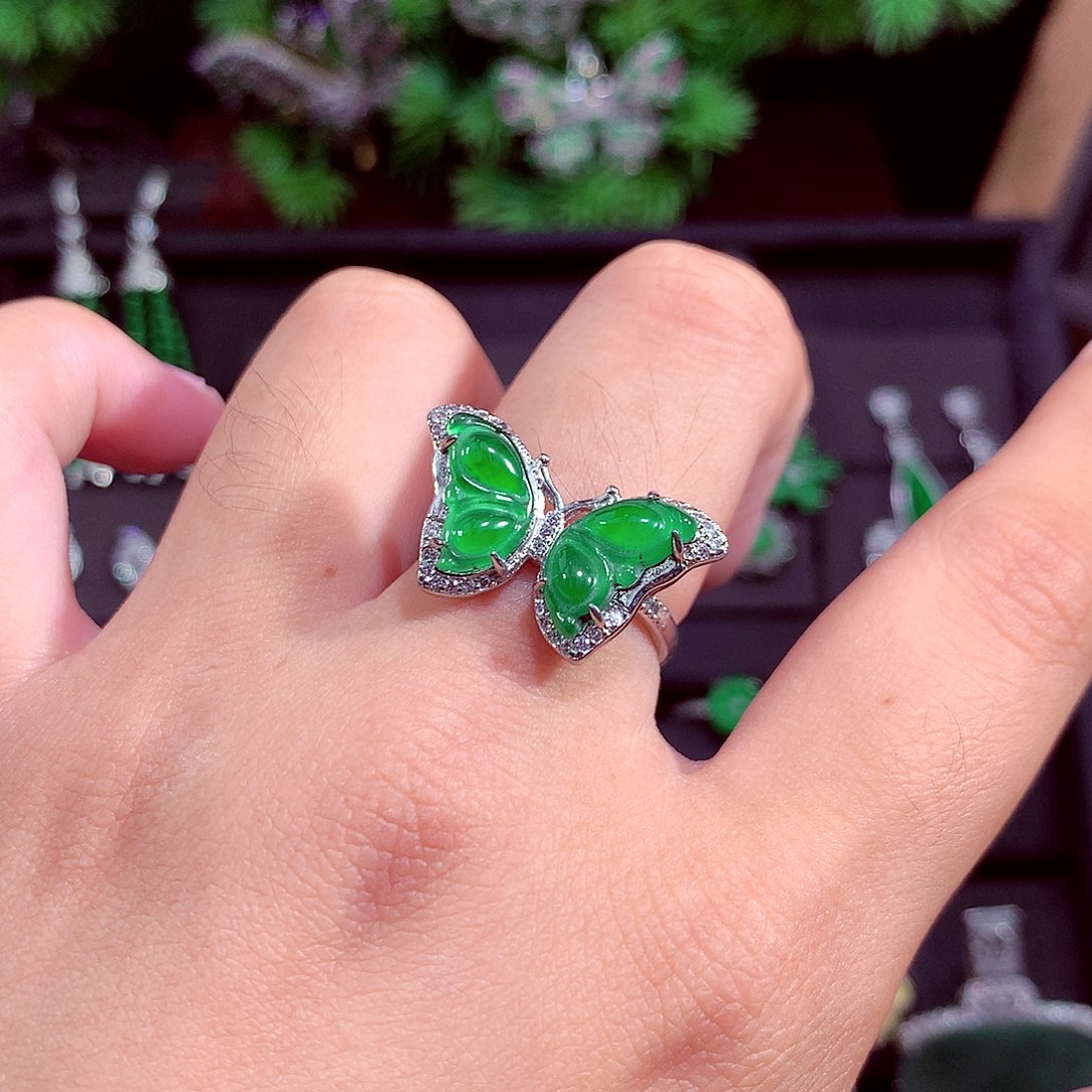 颈饰未镶嵌翡翠天然