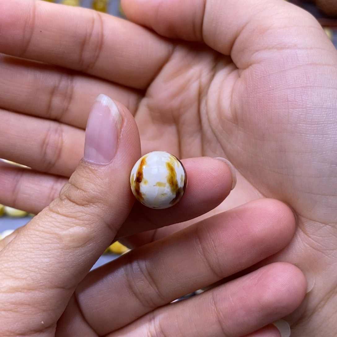 琥珀未镶嵌珠宝奇石13.7